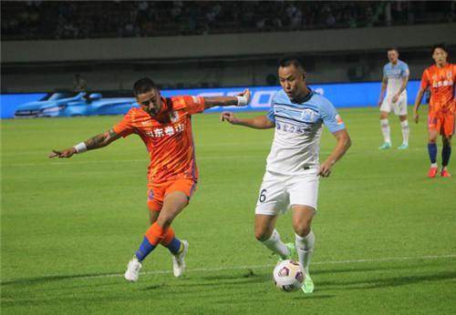 奇异果体育平台-广州城磕平泰山同城兄弟受益 范加斯特满意防守