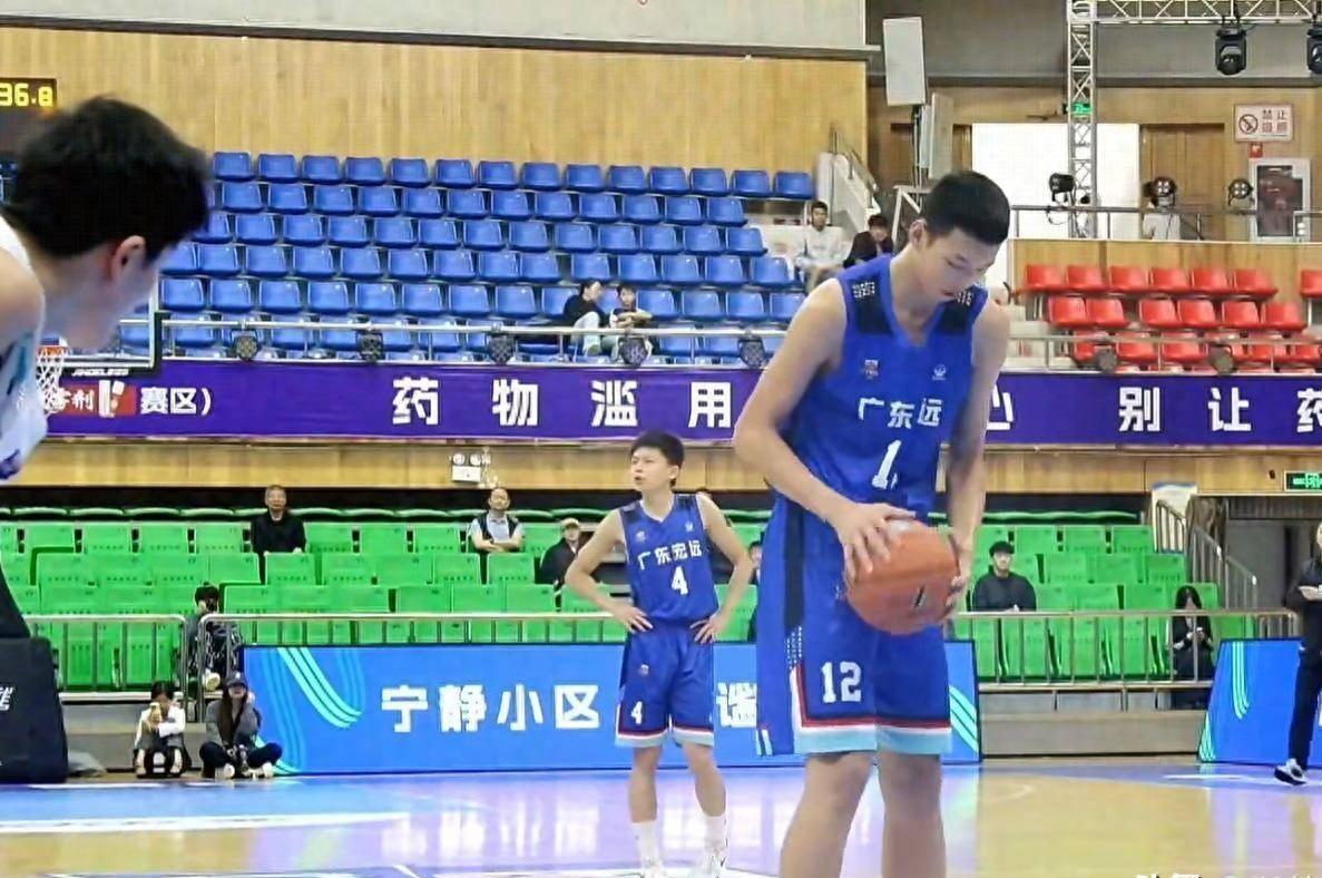 奇异果体育下载-朱芳雨早已注意他3年,15岁身高2米07,11投全中,真是个好苗子